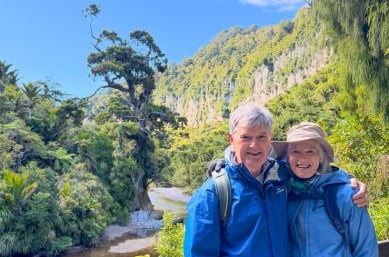 9 happy guests in paparoa national park MP