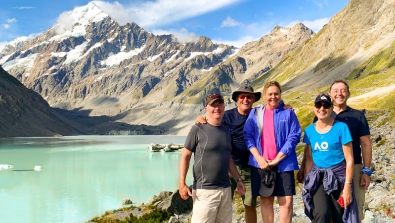 Hooker Lake Happy Guests Touring New Zealand