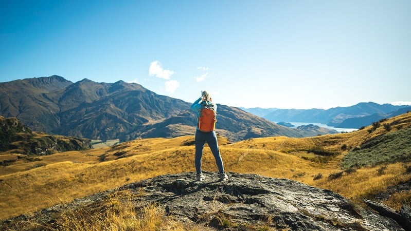Rocky Mountain solo guest taking pictures2