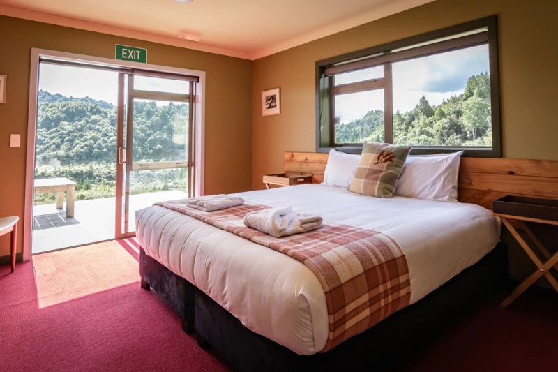 Timber Trail Lodge Room2