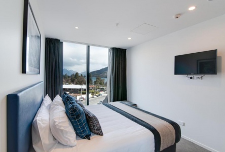 Ramada Queenstown Central