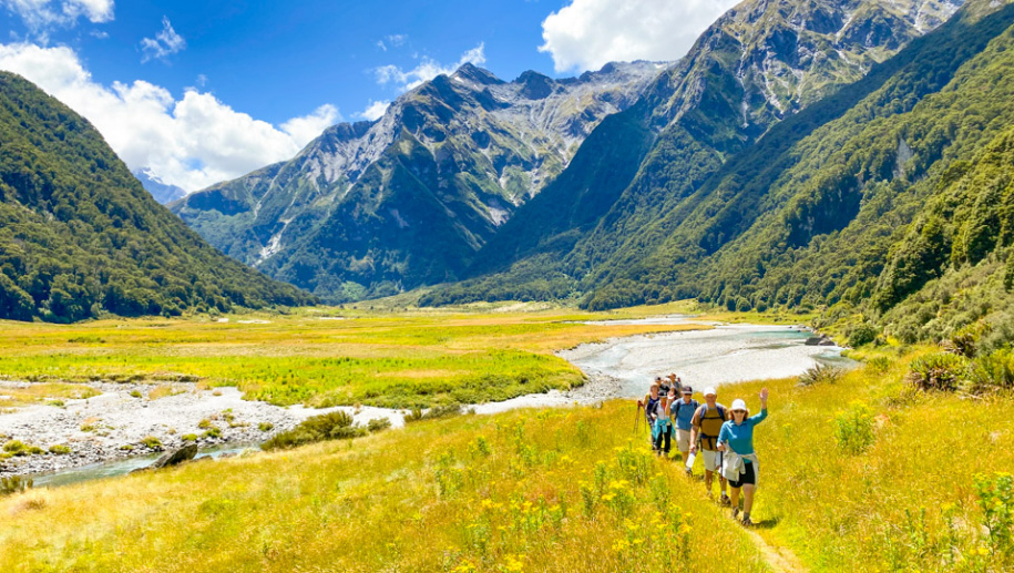 4. Guests walking along the river Siberia Valley