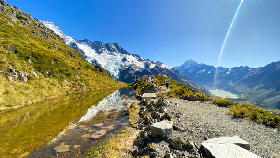Masterpiece The Sealy Tarns Track on a beautiful sunny day