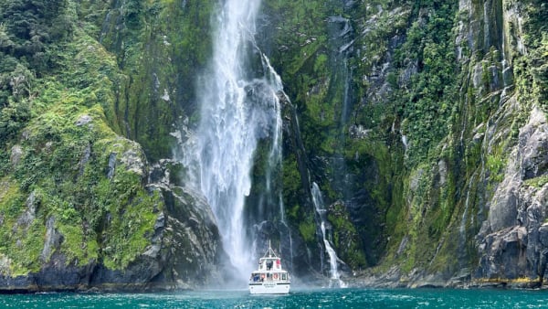 3.3 majestic waterfall milford sound
