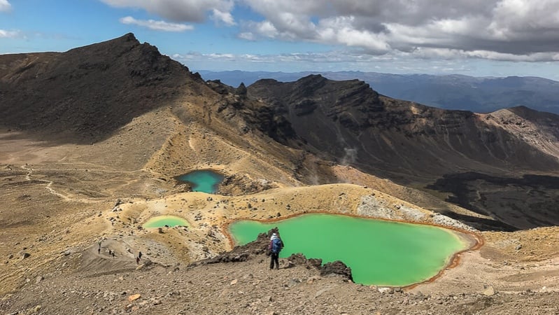 Best day hikes in New Zealand - Emerald Lakes Tongariro Alpine Crossing