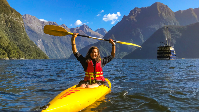 guide kayaking milford sound