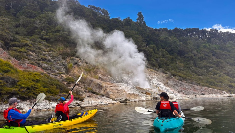 guided kayak in waimangu volcanic valley