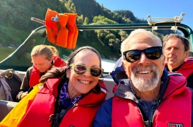 happy guests on Whanganui River Journey