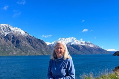 smiling solo woman lake wakatipu