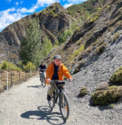 Arrowtown cycling adventure tours 