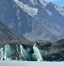 Glacier boat tour 