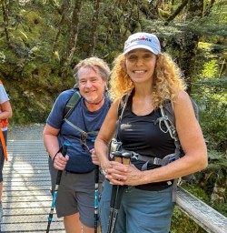 1 Small Group on the Routeburn Track 07MAR25
