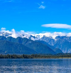 Beautiful secluded Lake Mapourika 