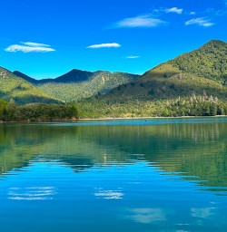 Luxury hiking tours to Nydia Bay.
