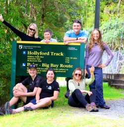 10 group hollyford track fiordland nz2