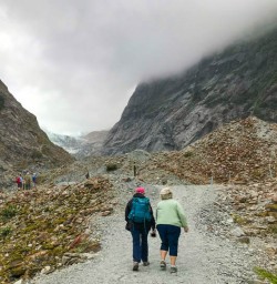 Hiking towards Franz Josef Glacier