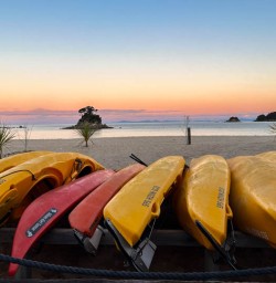 Kayaking Able Tasman National Park hiking