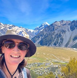 Super guide georgia in Mount Cook National Park 