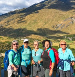 Diamond Lake lookout and guests