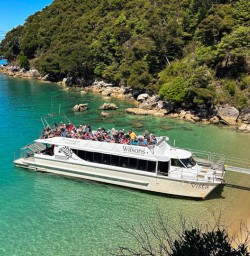 Water taxi Able Tasman National Park tour
