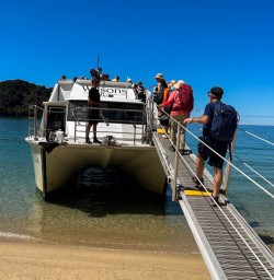 Water taxi Able Tasman National Park
