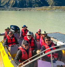 Boat cruise to Tasman Glacier