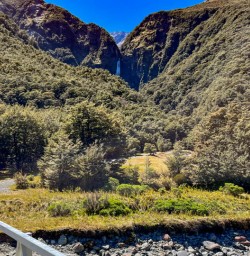 12 guests make their way toward devils punchbowl