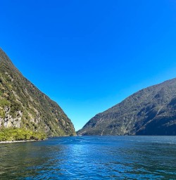 Milford Sound mountains