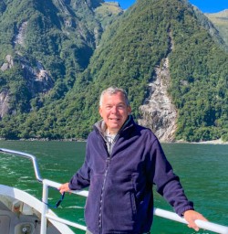 Guest on Milford Sound boat cruise