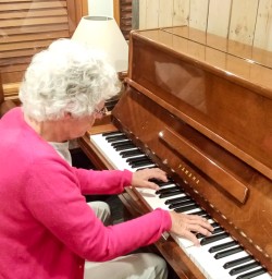 Piano playing at Edgewater Resort Wanaka