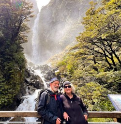 13. Happy Guests at Devils Punchbowl