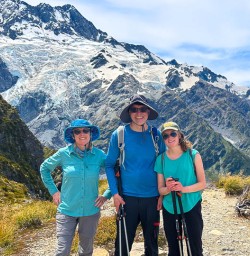 Hiking tour in Mount Cook National Park with New Zealand Trails 