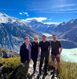 New Zealand guide at Sealy Tarns lookout