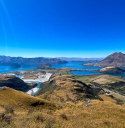 Lake Wanaka and surrounding peaks