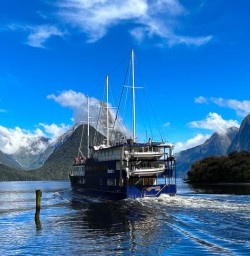 Boat to Milford Sound 