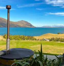 1. Views from Ohau Quarters hot tub