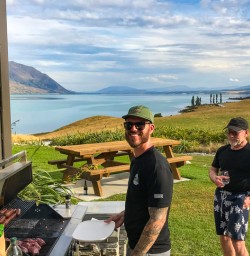 Guide on barbeque Lake Ohau