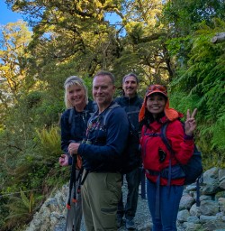 Hiking group Key Summit