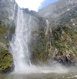 Milford Sound mountains