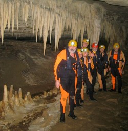 cavers in the nile river caves new zealand