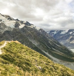 2. Sealy Tarns Track