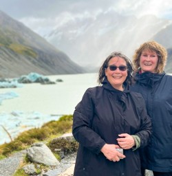 2. Two happy guests at Hooker Lake