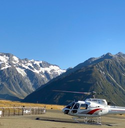 2.2 Heli to glacier hiking