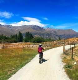 Easy trails with stunning surrounds on the Queenstown Trail.