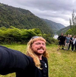 Guide Faz and guests at the Whanganui River