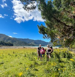 Nydia Track to Nydia lodge small group tours 