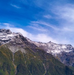 Snowcapped mountains in Mount Aspiring National Park 