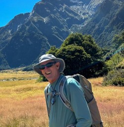 4 Solo Traveller Hiking Mt Aspiring National Park Feb25