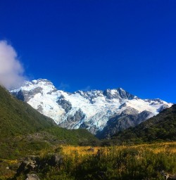 Glaciers and blue sky at Aoraki/Mount Cook National Park