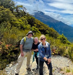 Key summit hiking tour routeburn track 